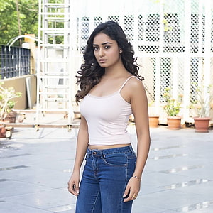 Tridha Choudhury in White Cami Top and Blue Jeans HD phone wallpaper