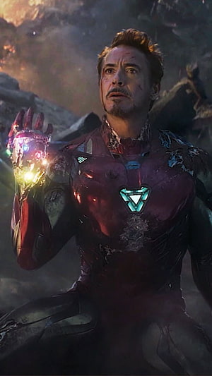 Iron Man in Battle Damaged Armor Wearing the Infinity Gauntlet in Endgame HD phone wallpaper