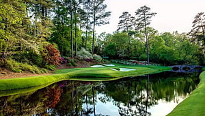 Augusta National Golf Course Green With Water Hazard And Stone Bridge HD wallpaper
