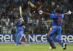 MS Dhoni and Yuvraj Singh Celebrate India's 2011 Cricket World Cup Victory HD wallpaper