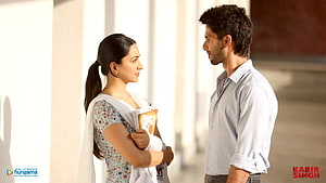 Kabir Singh Movie Still Featuring Kiara Advani and Shahid Kapoor in a Sunlit Corridor HD wallpaper