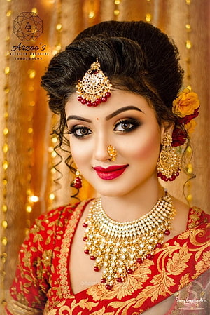 Bengali Bride in Red Saree with Gold Jewelry and Traditional Makeup HD phone wallpaper