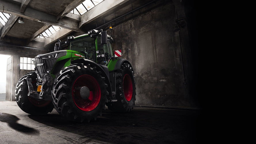 Fendt 900 Vario Tractor in Industrial Warehouse Setting HD wallpaper