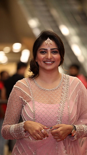 Rachita Ram in Pink Embroidered Gown at SIIMA Awards Ceremony HD phone wallpaper
