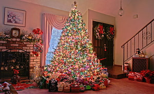 Cozy Living Room Christmas Tree With Fireplace, Wreaths, And Wrapped Gifts HD wallpaper