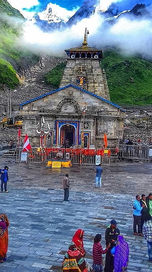 Kedarnath Temple in the Himalayas with Snow-Capped Peaks and Misty Clouds HD phone wallpaper