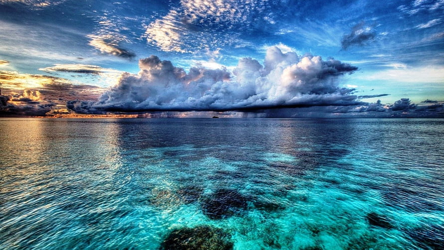 Tropical Ocean Horizon With Dramatic Storm Clouds And Turquoise Shallow Waters HD wallpaper