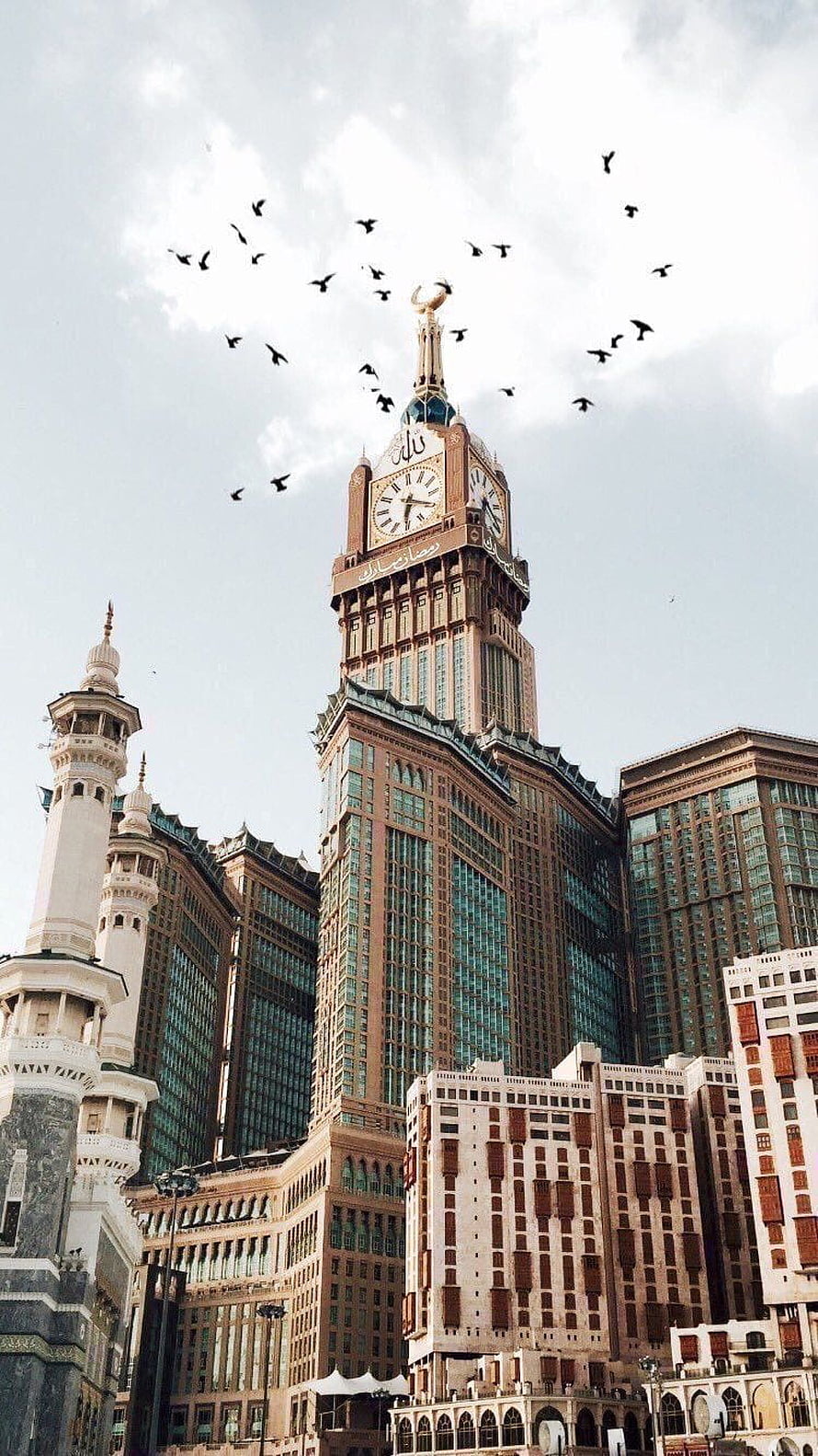 Makkah Clock Tower and Royal Hotel with Minarets and Birds in Sky HD phone wallpaper