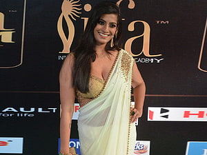 Varalakshmi Sarathkumar in a cream and gold embroidered saree at an awards ceremony HD wallpaper