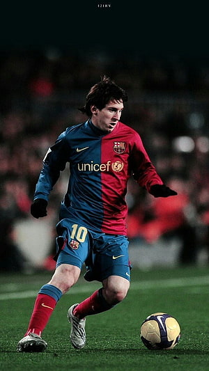 Lionel Messi in Barcelona 2009 kit dribbling the ball during a night match HD phone wallpaper