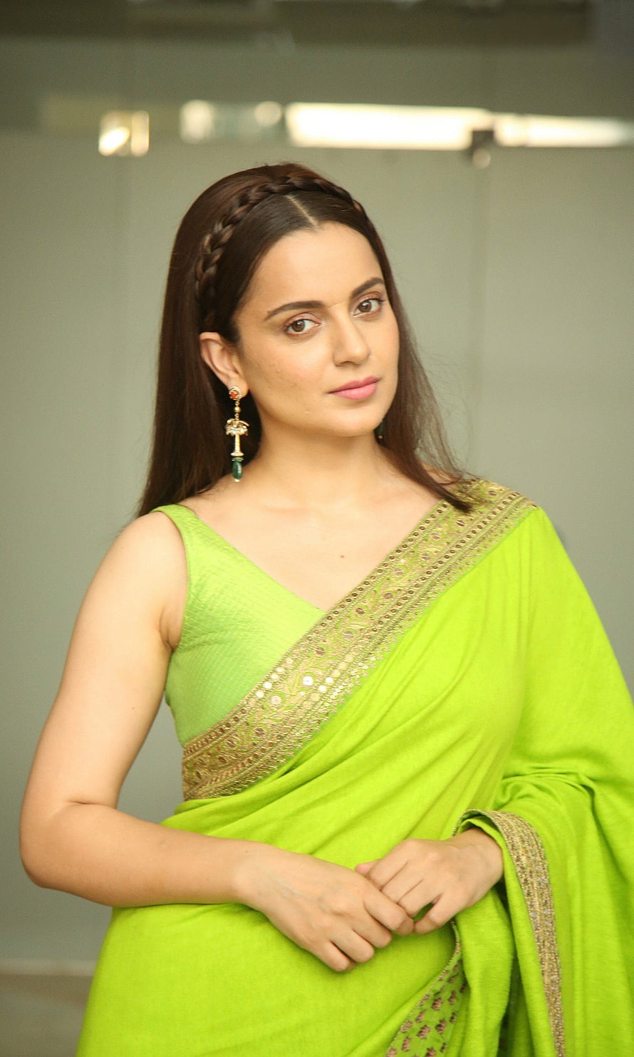 Kangana Ranaut in a lime green sari with gold border and traditional earrings HD phone wallpaper