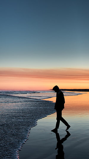 Silhouette of a man walking along the shoreline at sunset with a reflection in the wet sand, Alone, Broken Heart Boy HD phone wallpaper