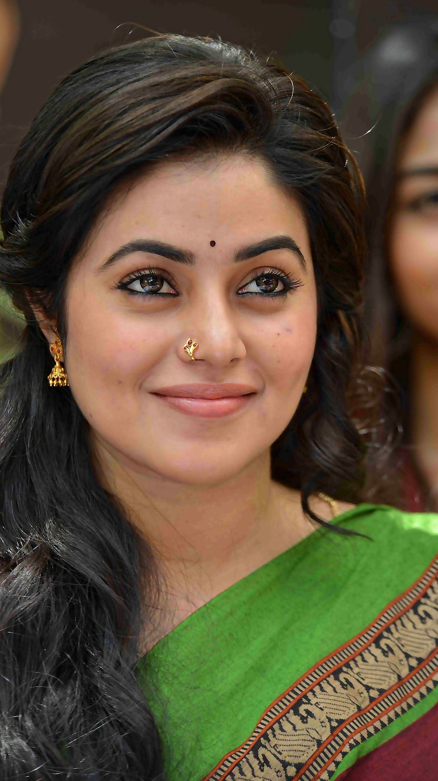 Poorna Kasim in Green Saree with Gold Jewelry and Traditional Indian Bridal Look HD phone wallpaper