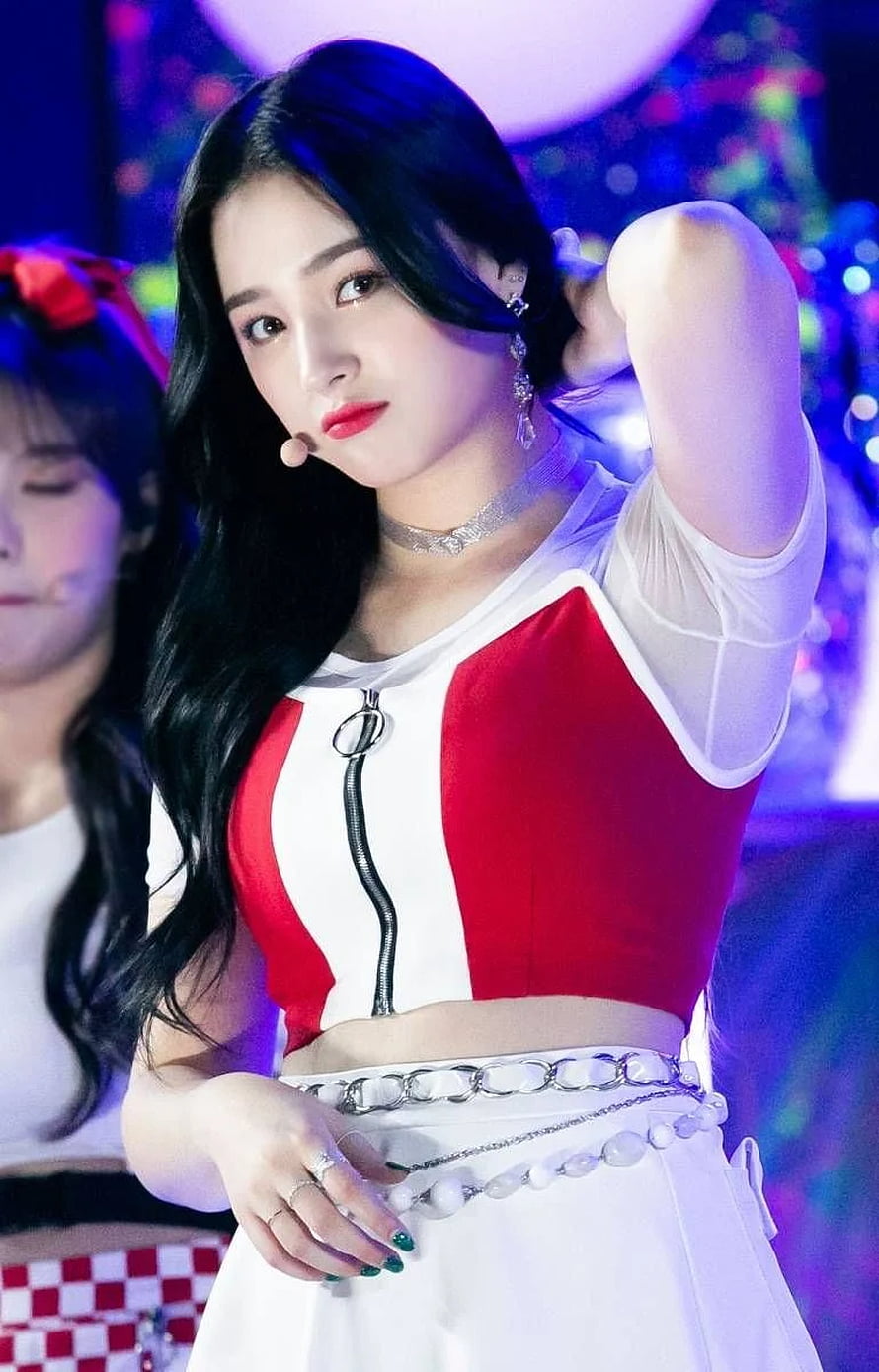 Nancy from Momoland in a red and white stage outfit with chain belt and long black hair HD phone wallpaper