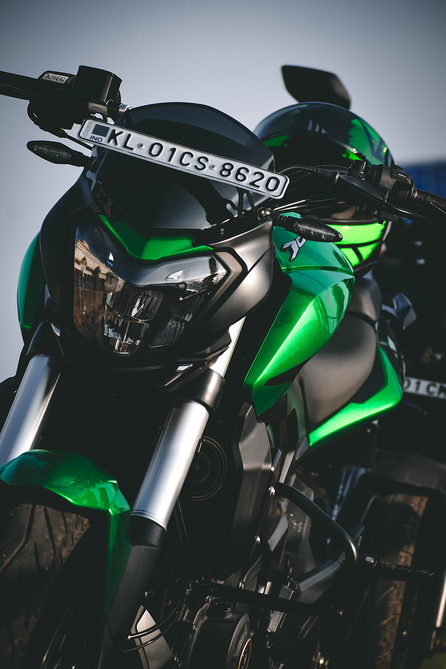 Bajaj Dominar 400 Green and Black Motorcycle Front Headlight Close-Up HD phone wallpaper