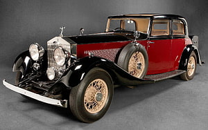 Classic Rolls-Royce Phantom II Sedan in Black and Red with Wire Wheels HD wallpaper