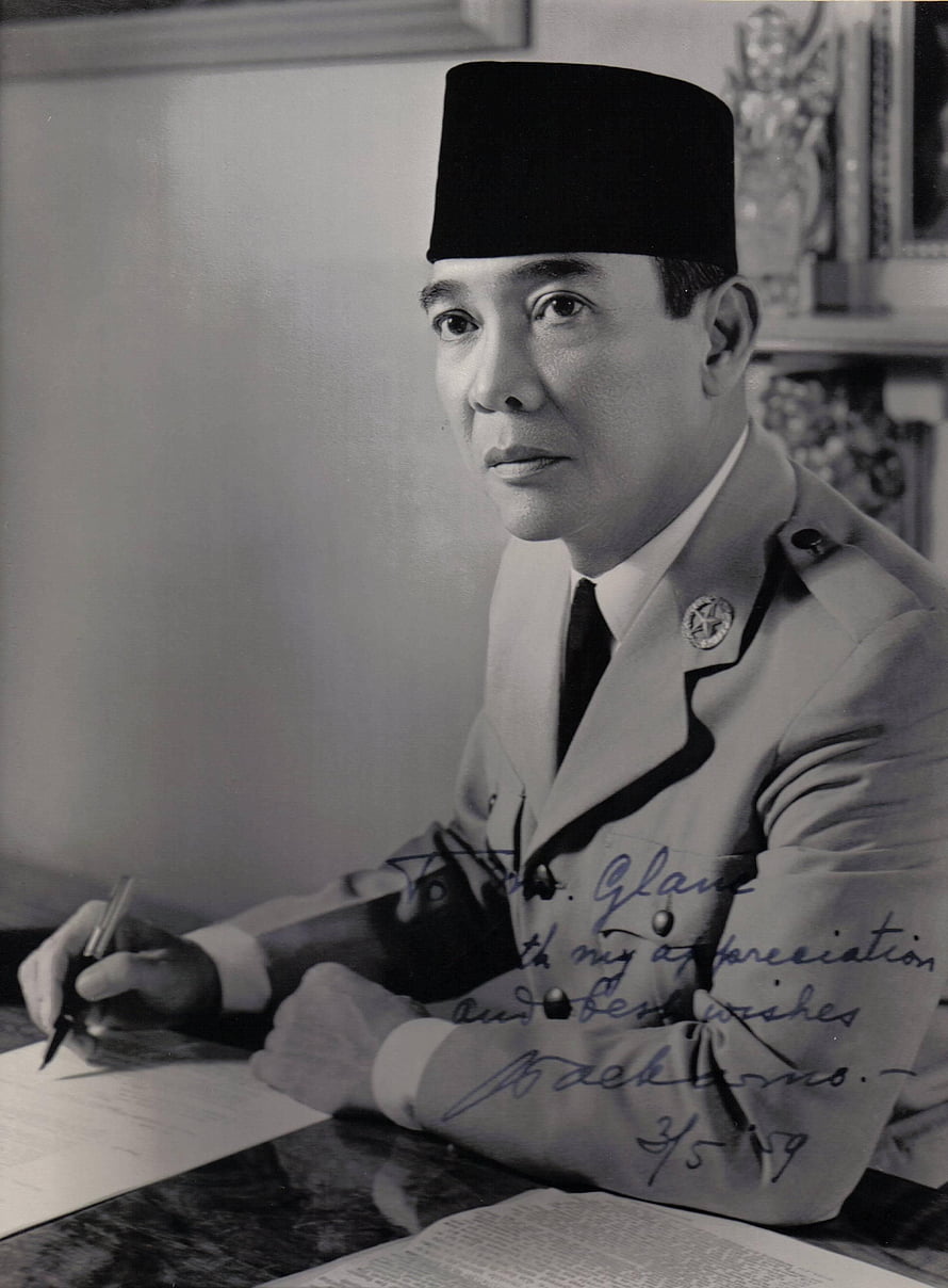 Historical Portrait of President Soekarno in Formal Attire and Black Cap HD phone wallpaper
