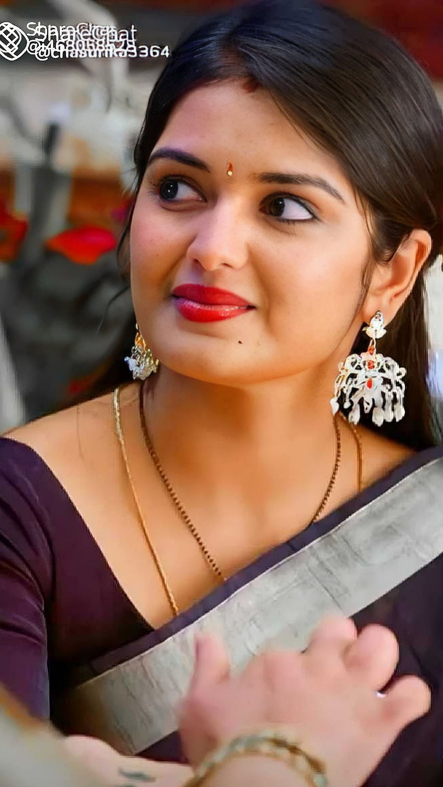 Priyanka Jain in Traditional Saree with Gold Jewelry and Red Lipstick HD phone wallpaper