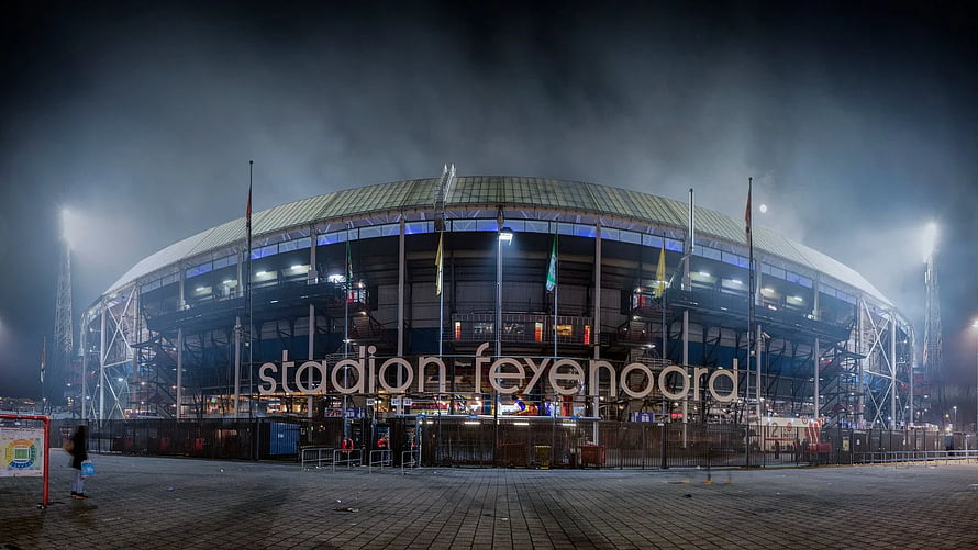 Stadion Feijenoord Night Exterior With Dramatic Fog And Stadium Lighting HD wallpaper
