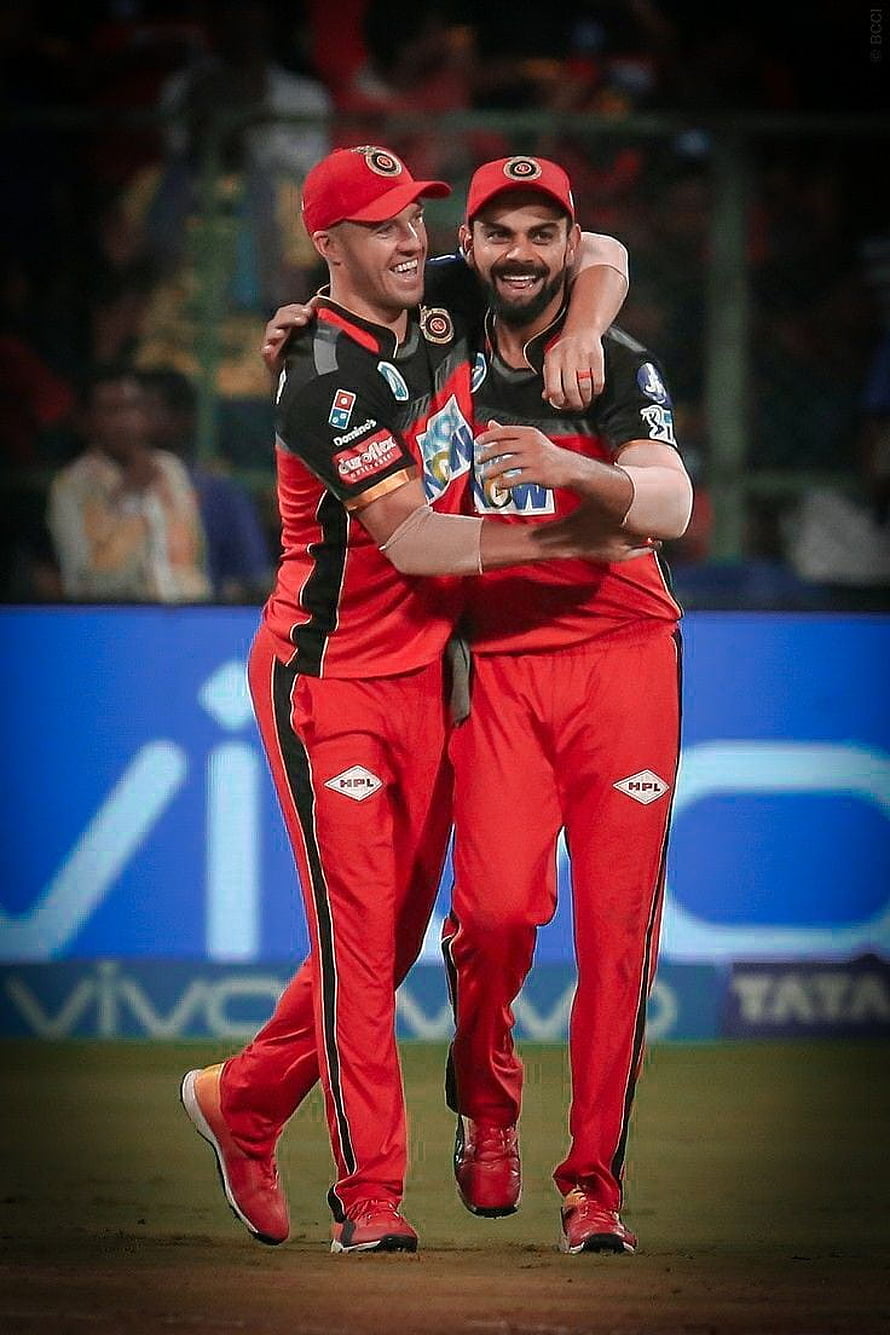 Virat Kohli and AB de Villiers Celebrating in Royal Challengers Bangalore Red Kits HD phone wallpaper