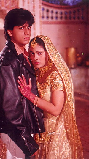 Shah Rukh Khan and Kajol in DDLJ Vintage Bollywood Romance Still HD phone wallpaper