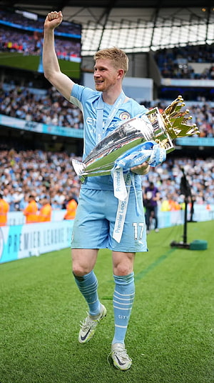 Kevin De Bruyne Lifting The Premier League Trophy In Manchester City Kit HD phone wallpaper