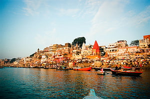 Varanasi Ghats and Temple Complex Along the Ganges River in India HD wallpaper