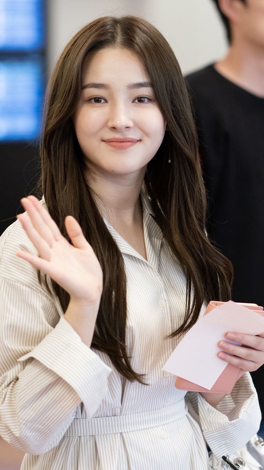 Nancy Momoland Waving in Striped Shirt at Airport HD phone wallpaper