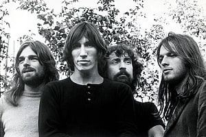 Pink Floyd Band Portrait Featuring Syd Barrett in Black and White HD wallpaper