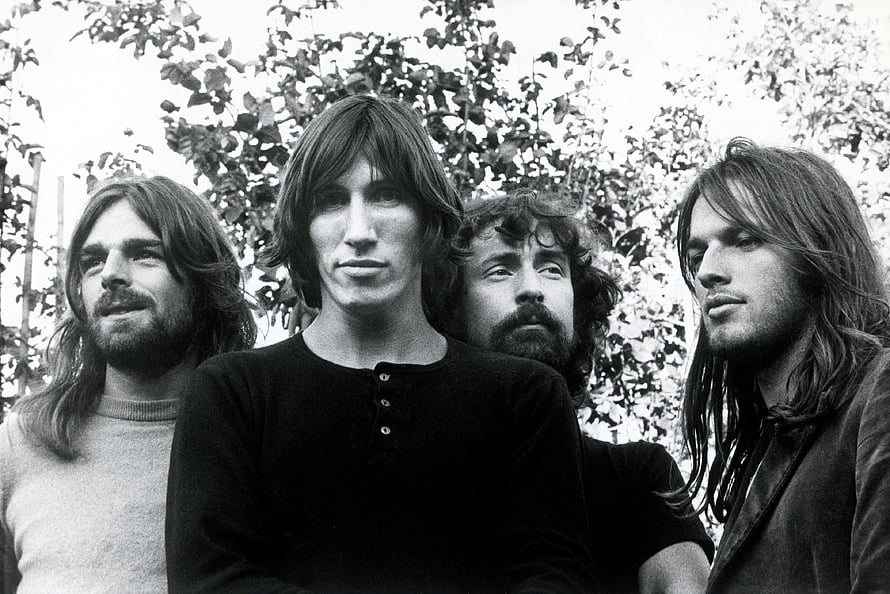 Pink Floyd Band Portrait Featuring Syd Barrett in Black and White HD wallpaper