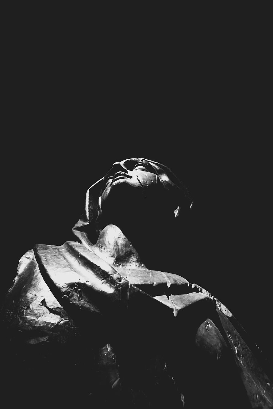 Dramatic Black and White Sculpture Portrait with Head Tilted Back HD phone wallpaper