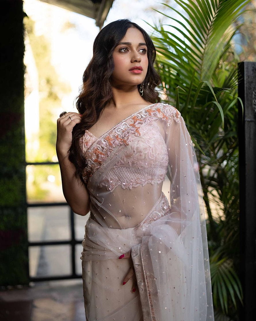Jannat Zubair Rahmani in Elegant Pink Embroidered Saree with Sheer Dupatta HD phone wallpaper