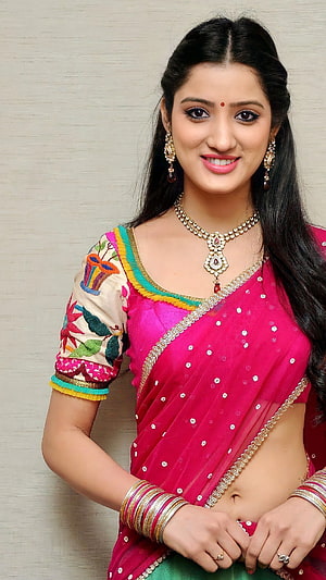 Richa Panai in Vibrant Pink Saree with Traditional Indian Jewelry and Embroidered Blouse HD phone wallpaper