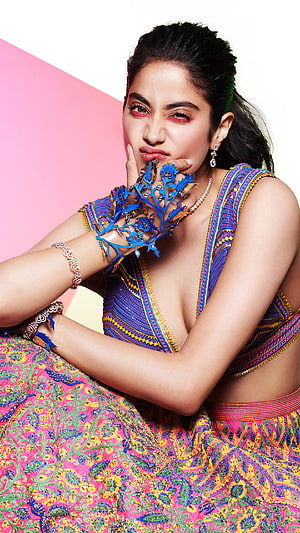 Janhvi Kapoor in Vibrant Ethnic Wear with Intricate Blue Floral Hand Jewelry HD phone wallpaper