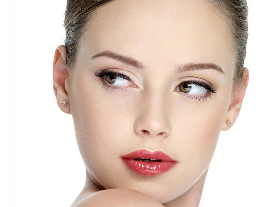 Close-up beauty portrait of a woman with red lips and elegant makeup HD wallpaper