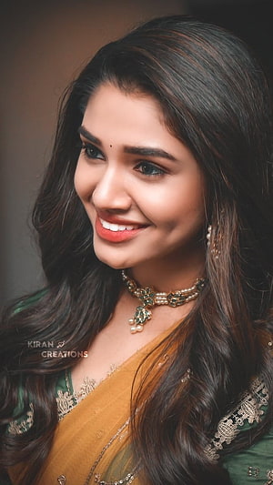 Krithi Shetty in Traditional Green and Gold Saree with Pearl Necklace HD phone wallpaper