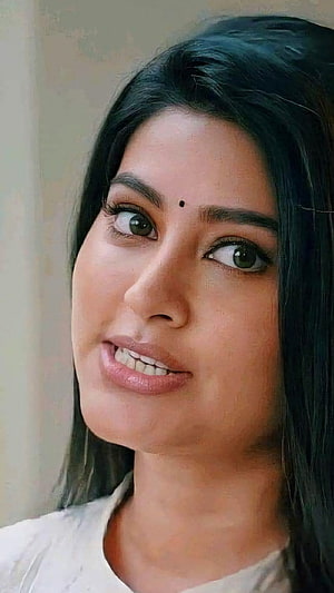 Sneha Tamil Actress Close-Up Portrait With Dark Hair And Soft Smile HD phone wallpaper