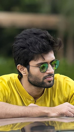 Vijay Devarakonda in Yellow Shirt and Green Sunglasses HD phone wallpaper