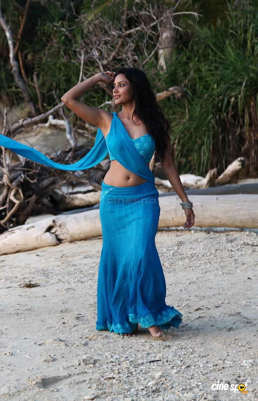 Priya Anand in Ethir Neechal Beach Scene Wearing Blue Traditional Outfit HD phone wallpaper