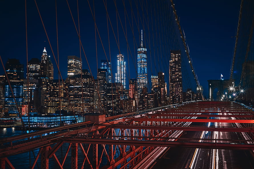 Brooklyn Bridge at Night with Manhattan Skyline and One World Trade Center HD wallpaper