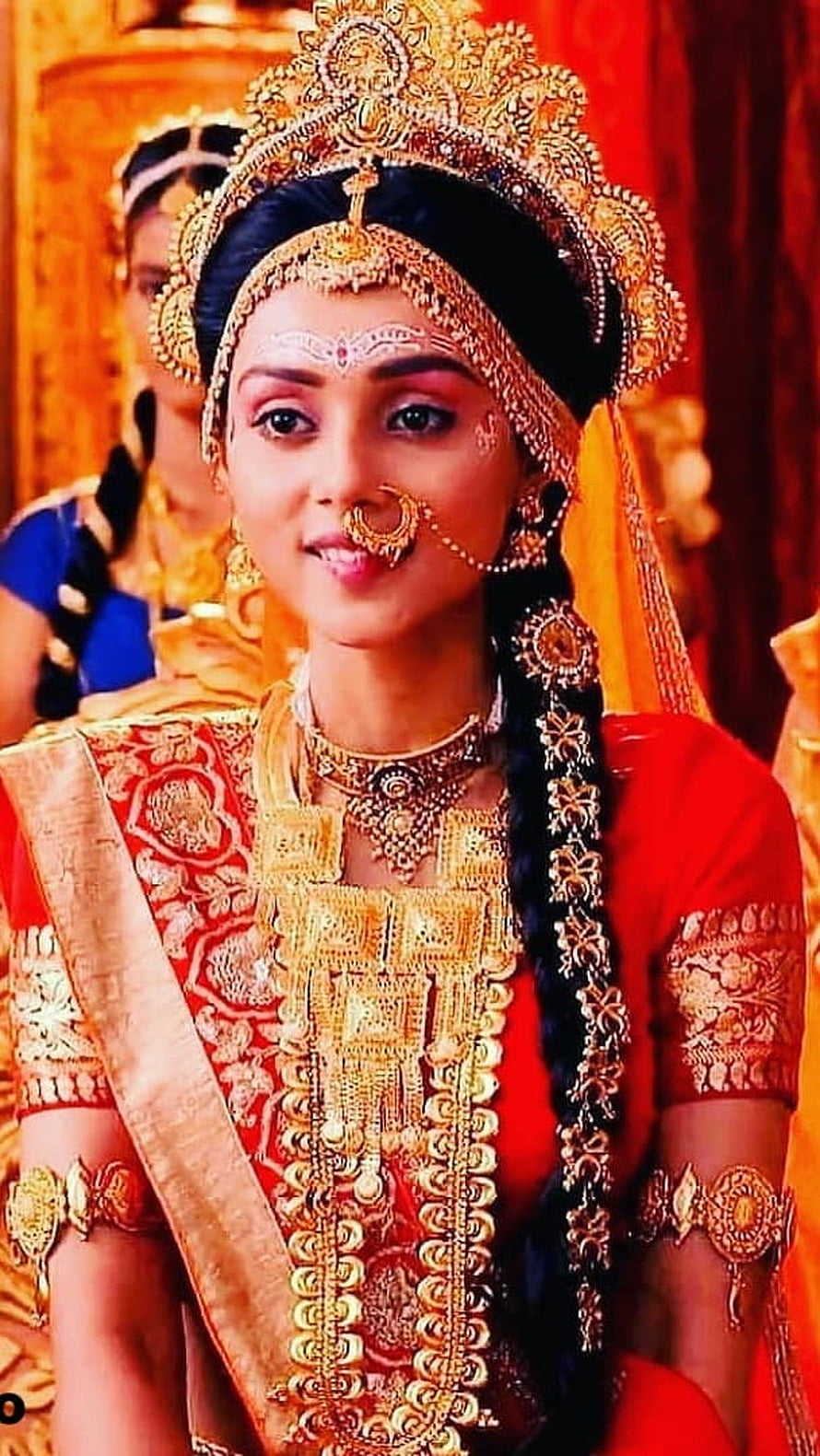 Radha Rani in Traditional Indian Bridal Attire with Gold Jewelry and Red Saree HD phone wallpaper