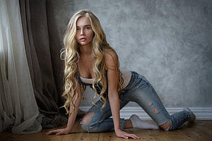 Blonde Woman in Ripped Jeans Kneeling on Wooden Floor Against Grey Wall, Unknown Model, babe, lady, model, blonde, woman HD wallpaper
