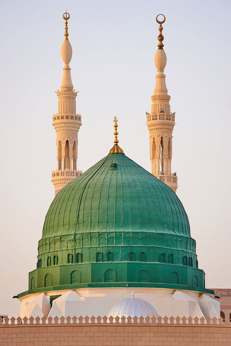 Green Dome and Minarets of the Prophet's Mosque in Madinah at Golden Hour HD phone wallpaper