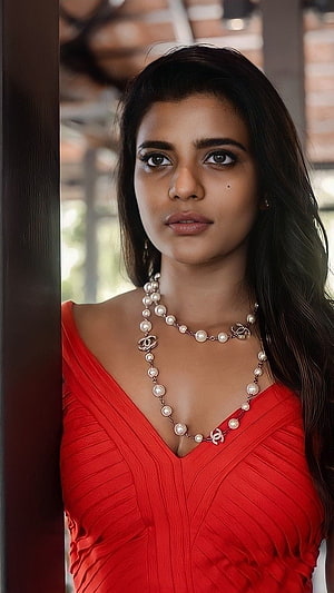Aishwarya Rajesh in a red dress with pearl necklace HD phone wallpaper