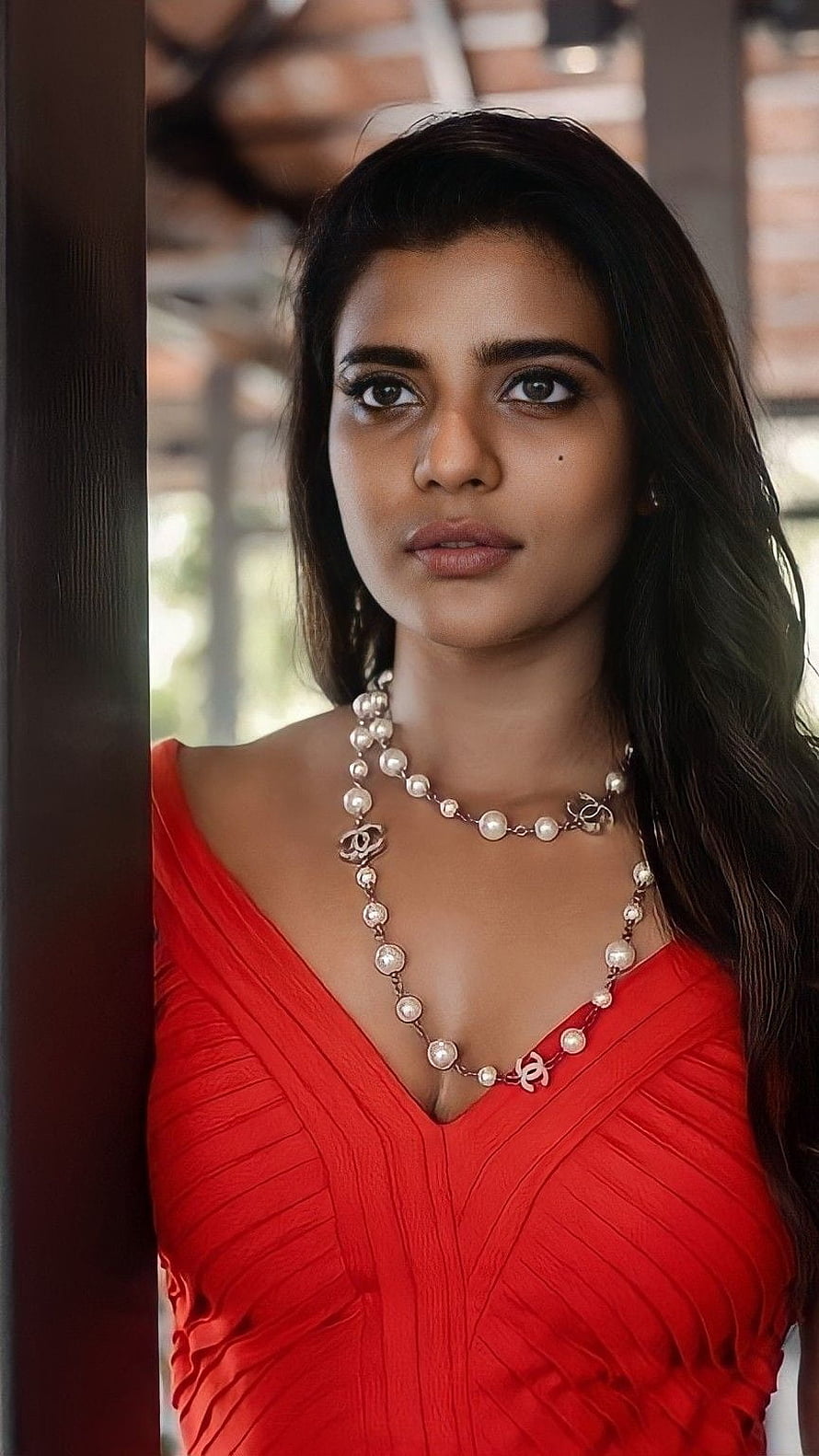 Aishwarya Rajesh in a red dress with pearl necklace HD phone wallpaper