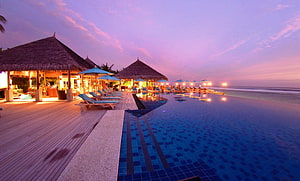 Luxury Maldives Resort Infinity Pool at Sunset with Thatched Beach Cabanas HD wallpaper