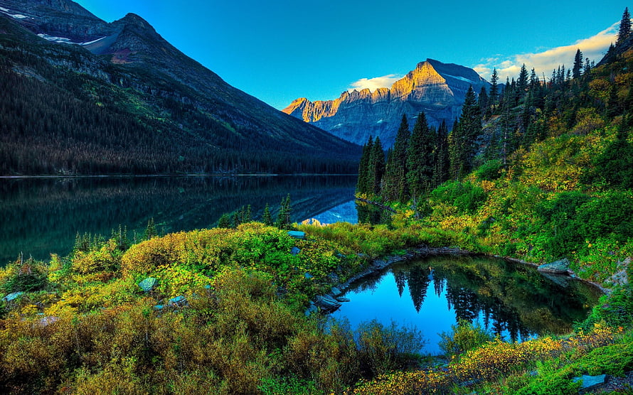 Alpine Lake Reflections and Mountain Peaks in Summer Landscape HD wallpaper