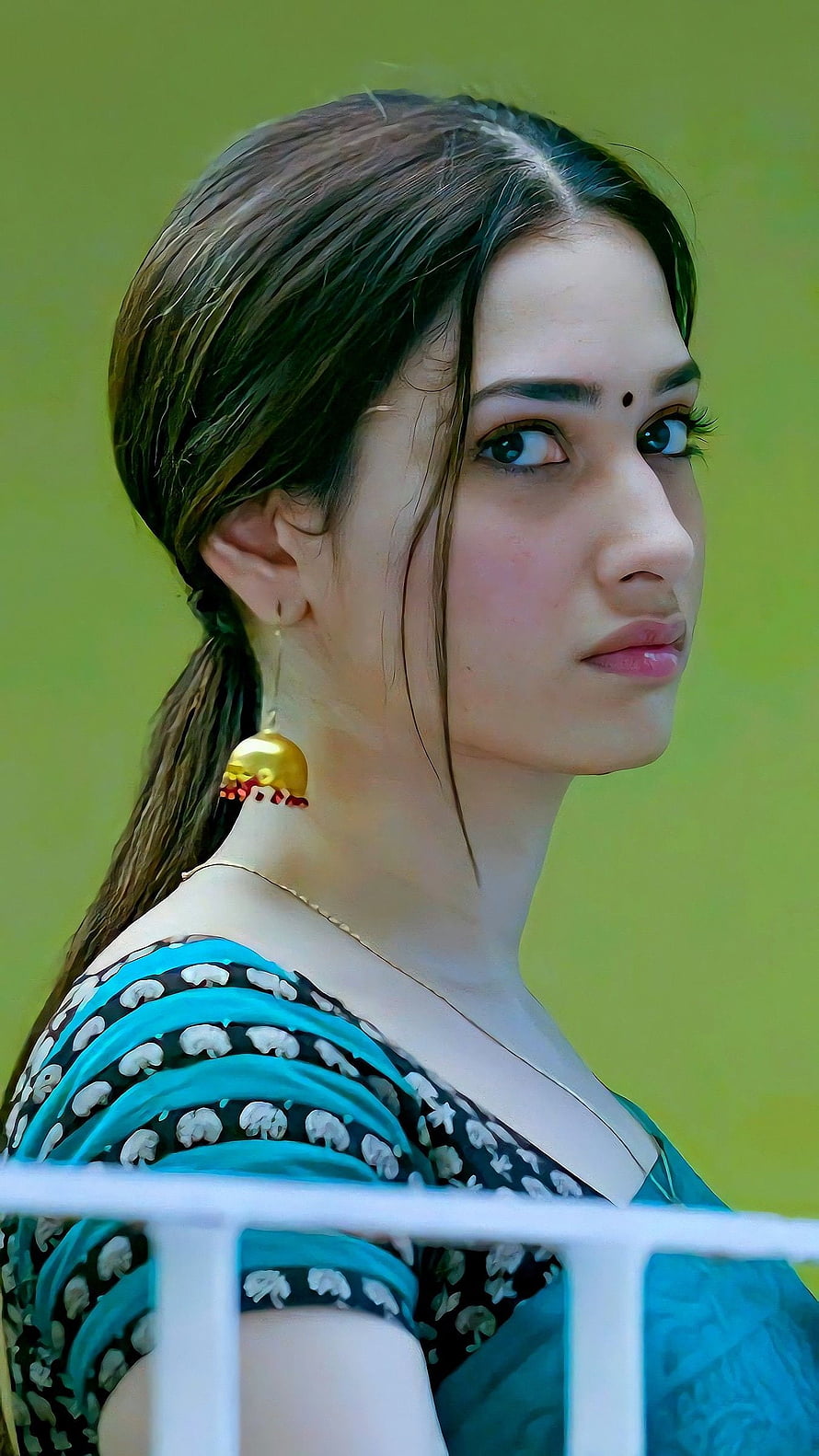 Tamanna Bhatia in Traditional Indian Attire with Gold Earrings and Saree HD phone wallpaper