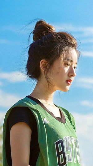 Zhao Lusi in Green Sports Jersey with Messy Bun Under Blue Sky HD phone wallpaper