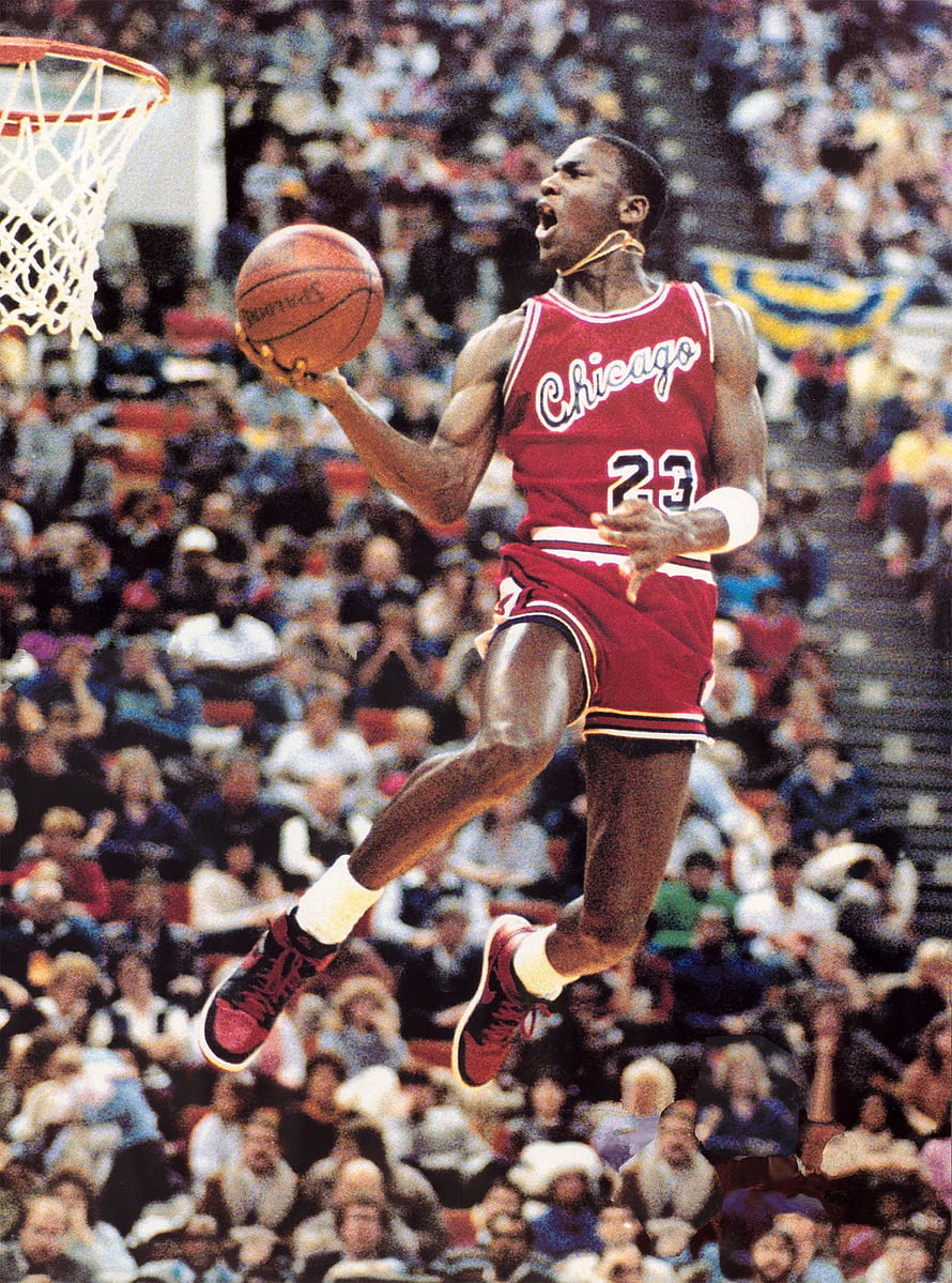 Michael Jordan Chicago Bulls Number 23 Mid-Air Dunk Action Shot HD phone wallpaper